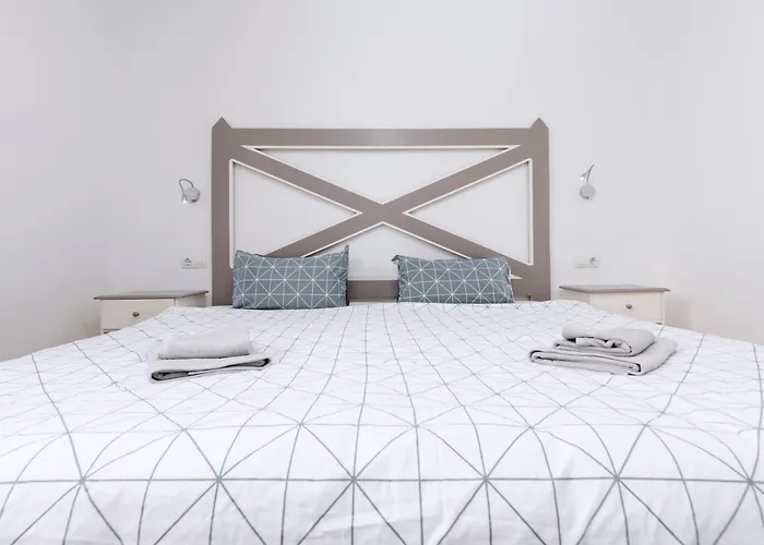 דירה Home2book Sunny Apt, Terrace & Pool קורלחו