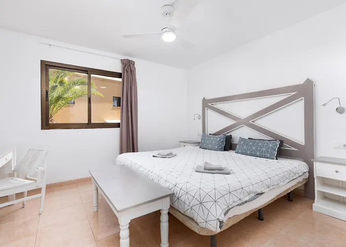 דירה Home2book Sunny Apt, Terrace & Pool קורלחו